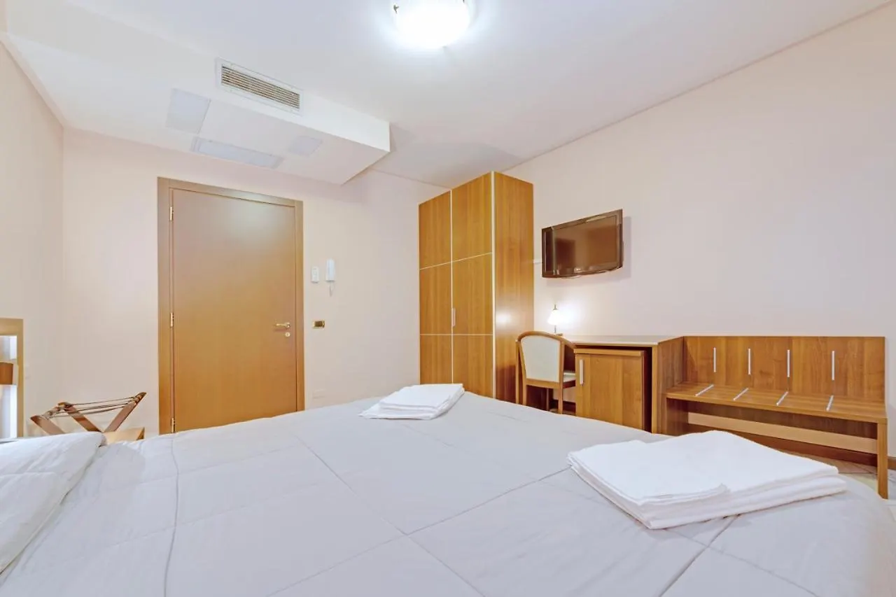 לאבנה פונטה טרסה Hotel Grotto Bagat 3*, לאבנה פונטה טרסה איטליה
