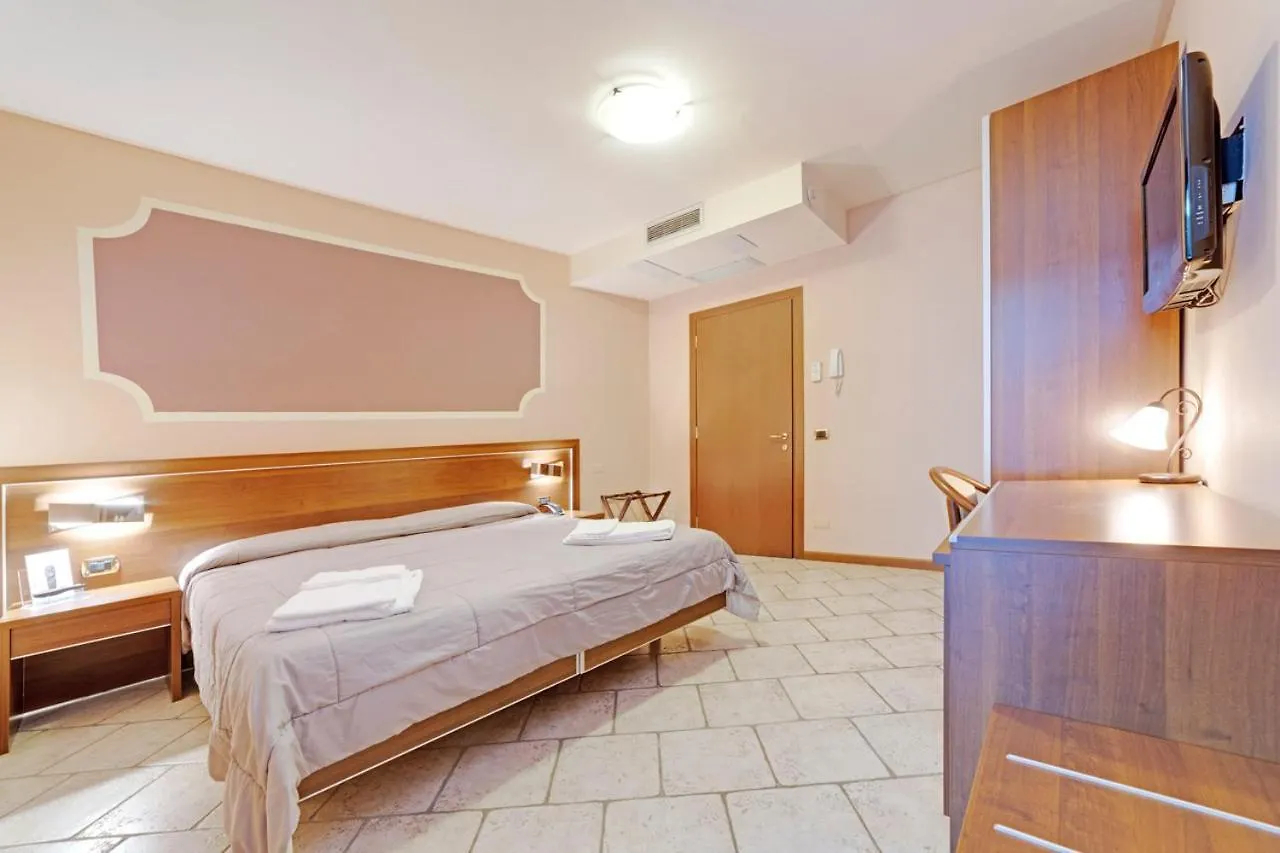 לאבנה פונטה טרסה Hotel Grotto Bagat