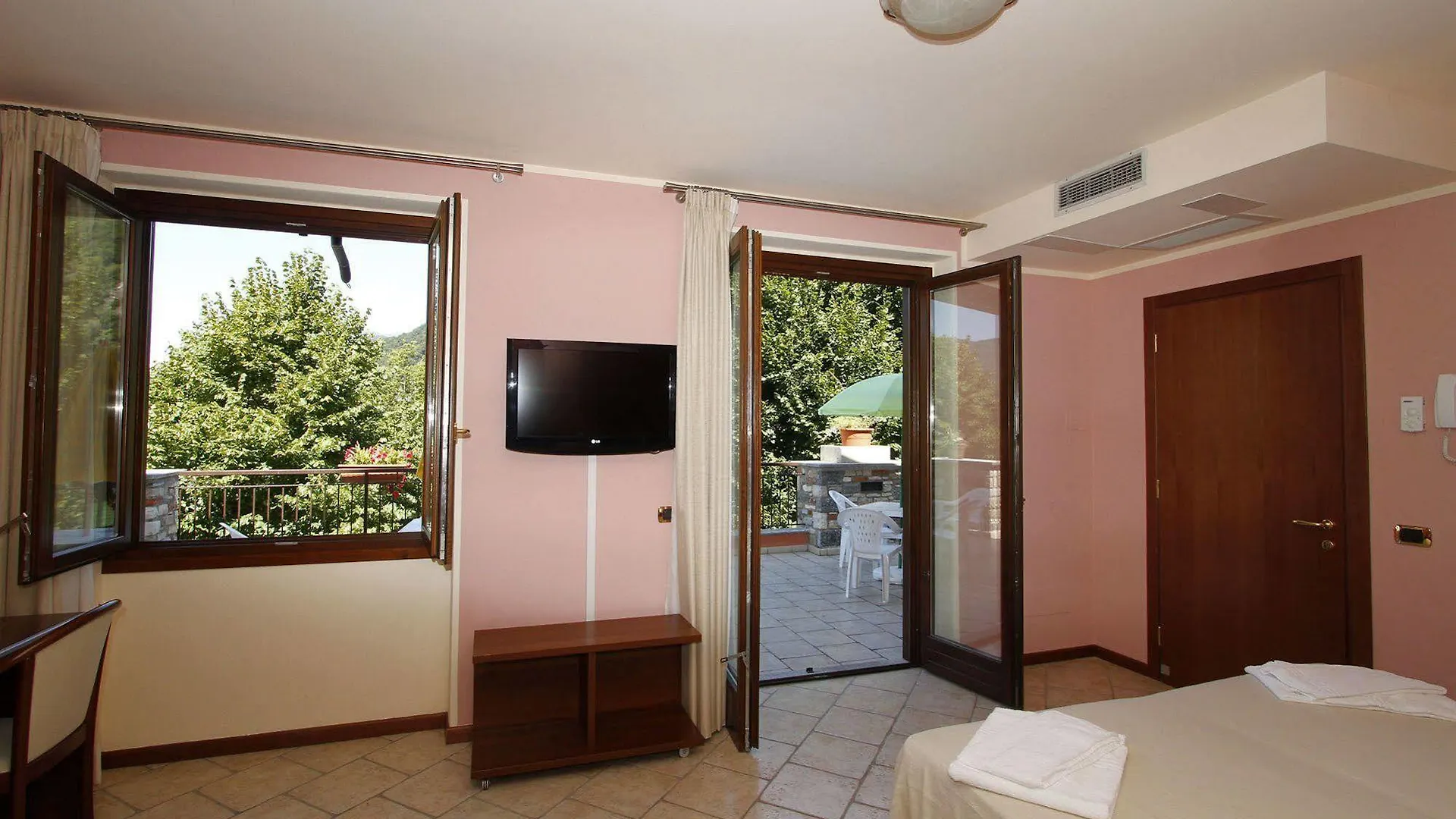 לאבנה פונטה טרסה Hotel Grotto Bagat