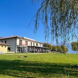 Albergue Lake Como Beach Hostel, Domaso